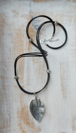 Lange ketting zwart "Leafs"