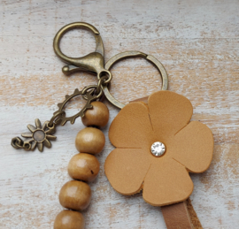 Bruine, leren sleutelhanger "you're my blossom"