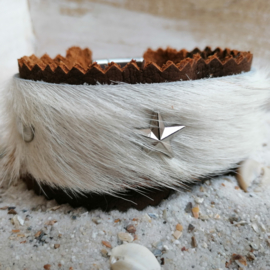 Brede armband met vachtleer en studs