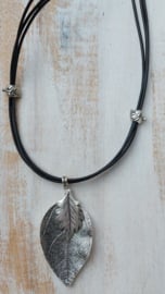 Lange ketting zwart "Leafs"