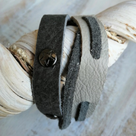 Armband cremewit met antraciet nubuck en studs