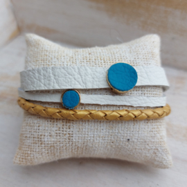 Wit leren armband met turquoise en goud