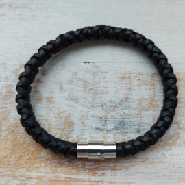 Zwart leren armband rond 'Onno'