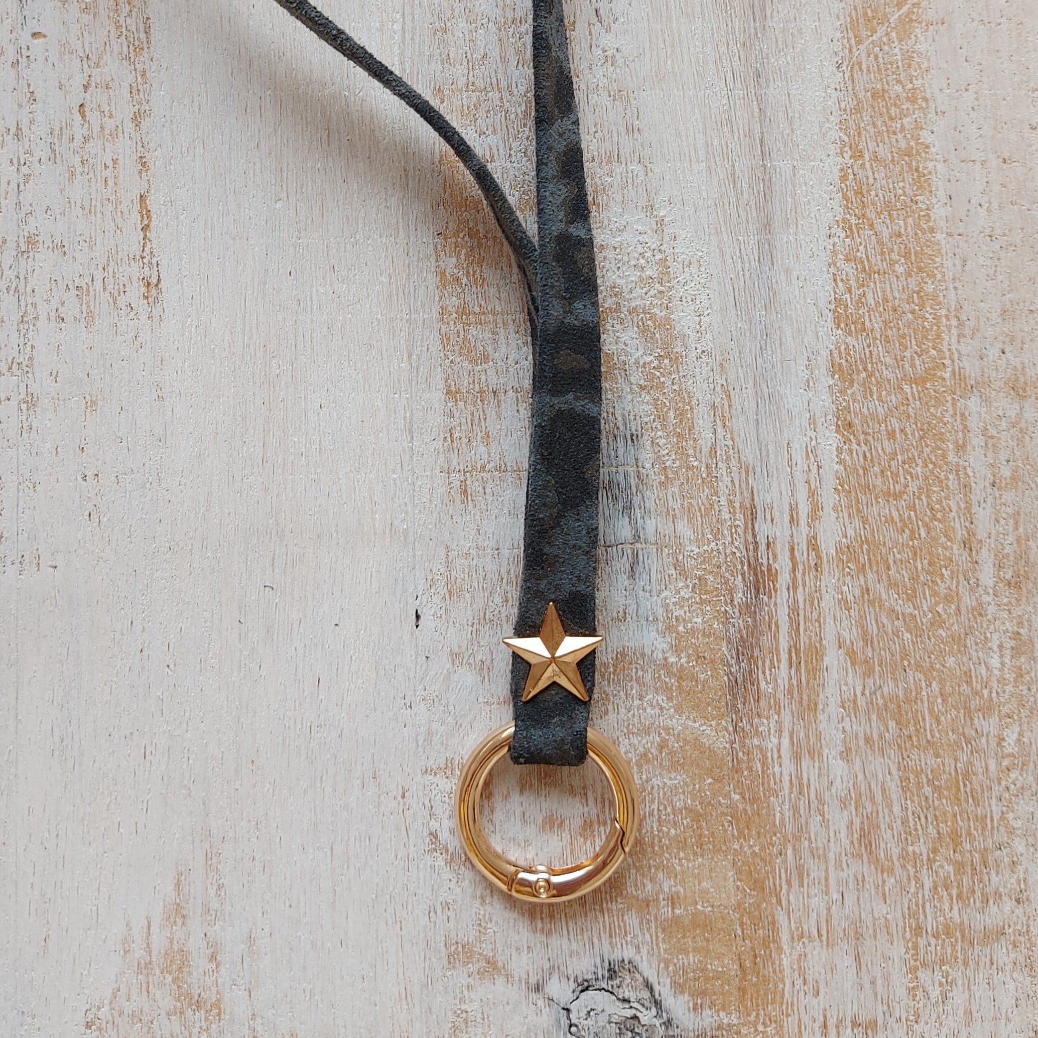 Lang keycord 018. - grijs met pantherprint "Jeany'