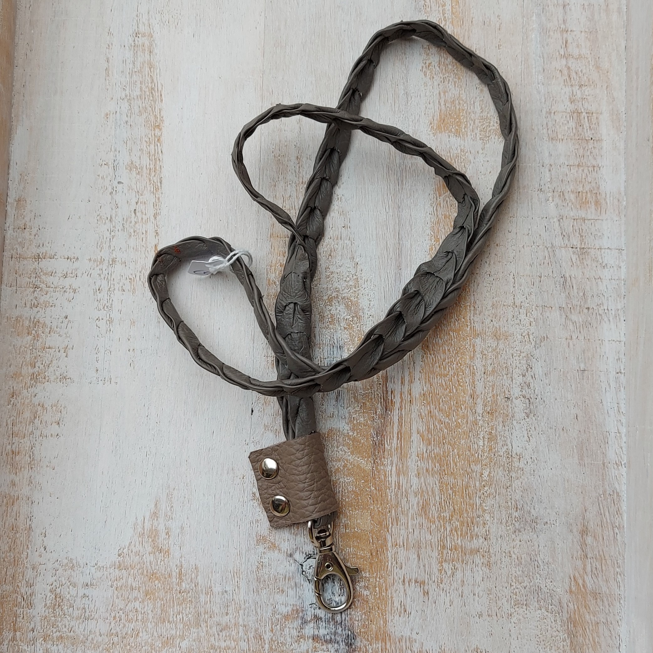 Lang keycord No. 15 - taupe met kleine karabijnhaak