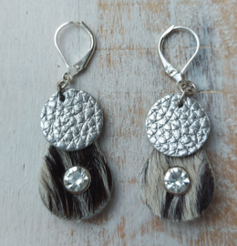 Oorbellen vachteer met zilver leer details