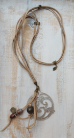 Lange beige leren ketting 'Queen'