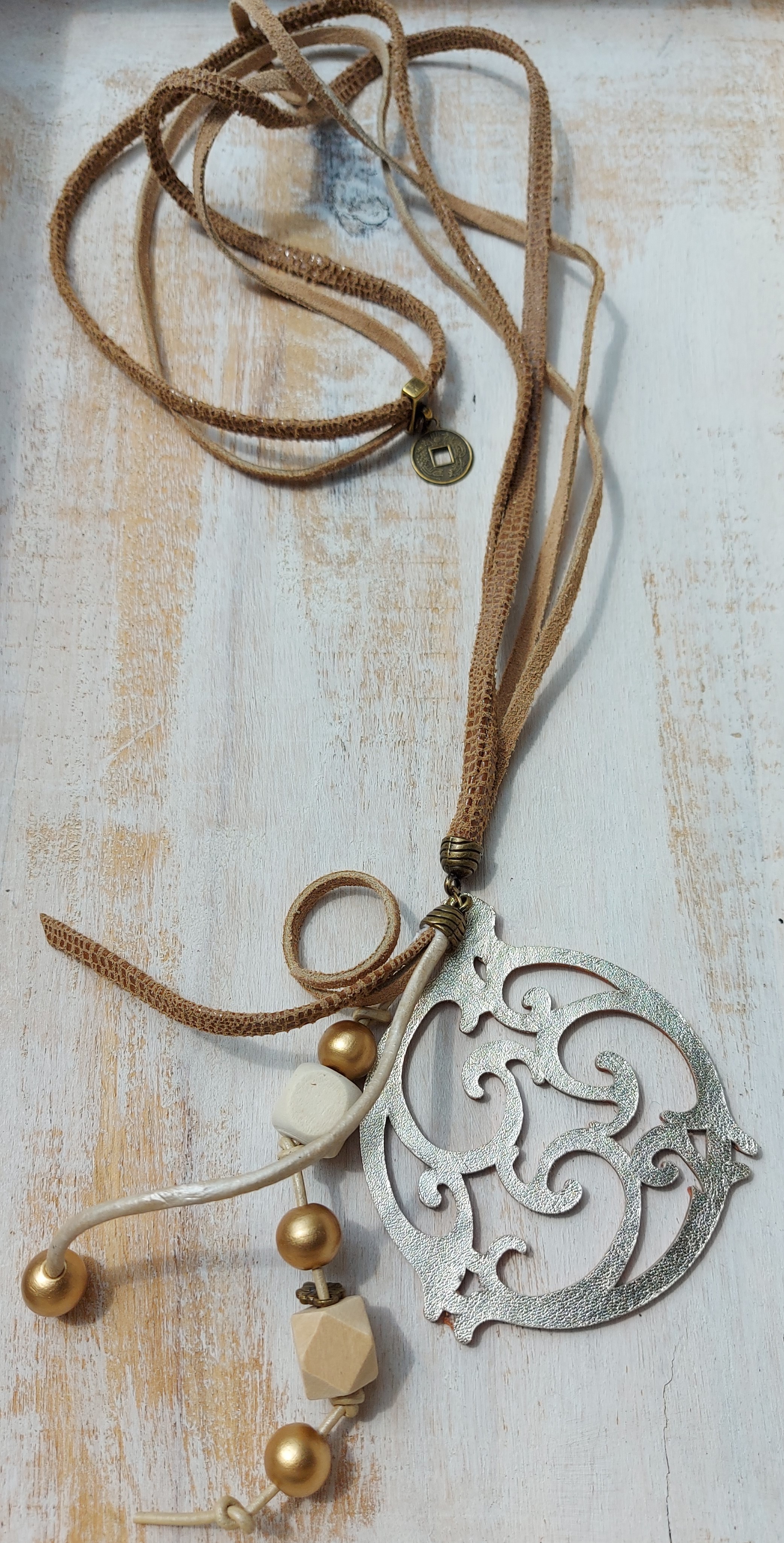 Lange beige leren ketting 'Queen'