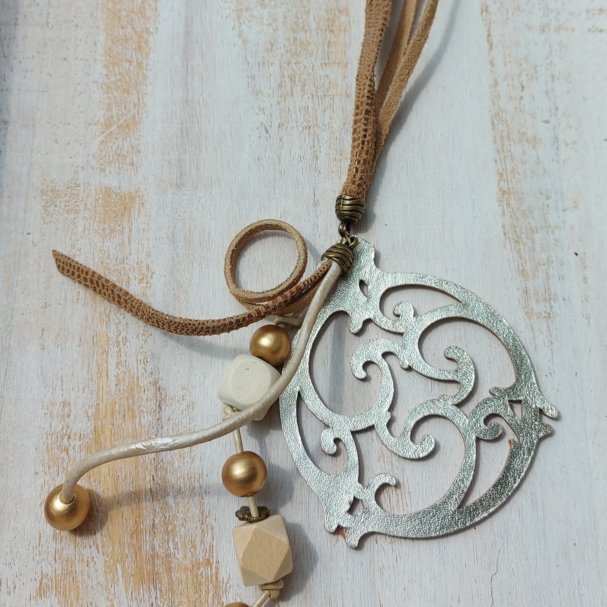 Lange beige leren ketting 'Queen'