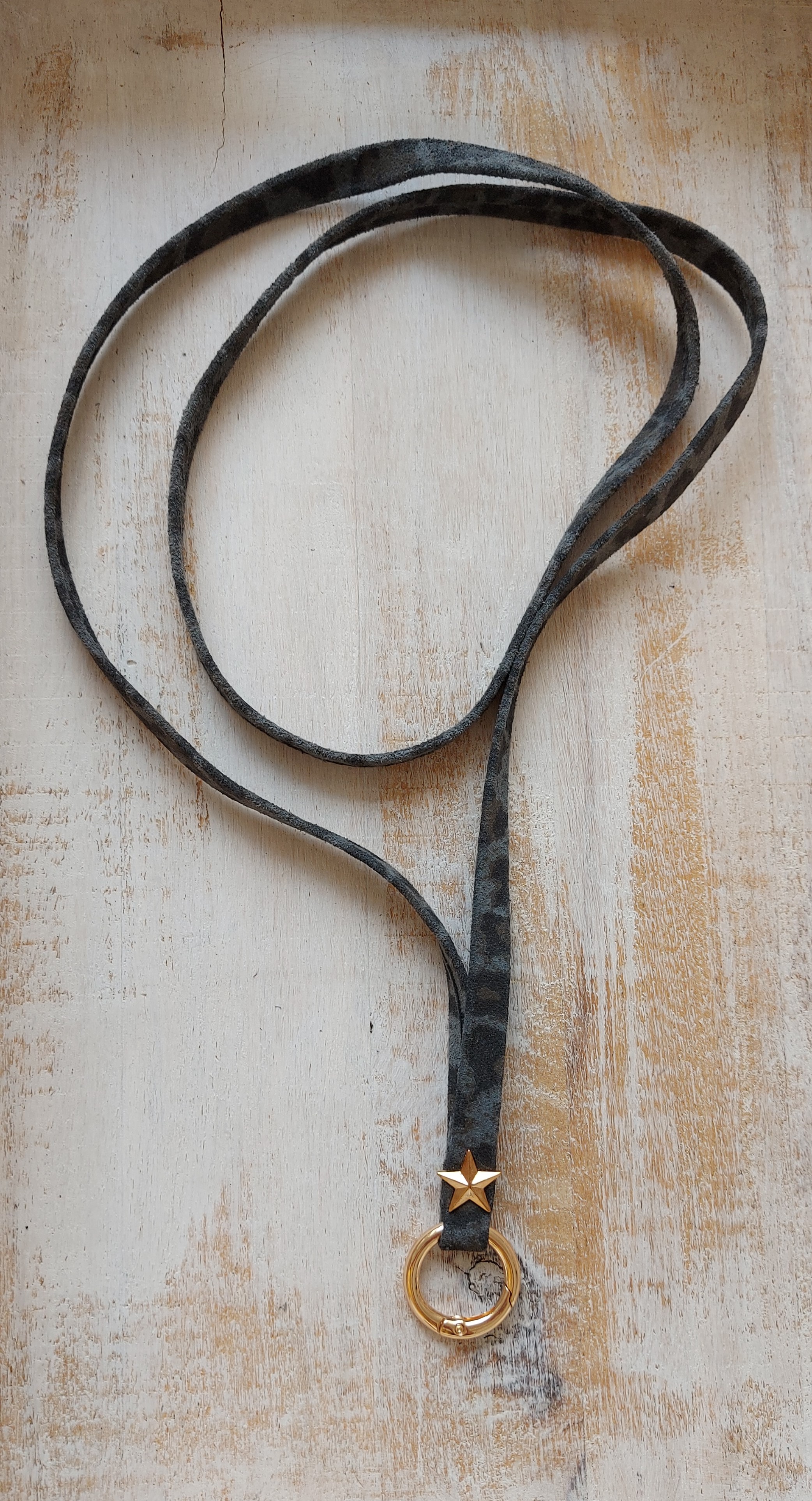 Lang keycord 018. - grijs met pantherprint "Jeany'