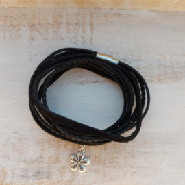 Zwarte wikkelarmband "Flowerpower"