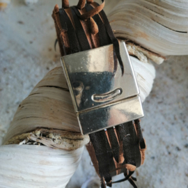 Bruin leren armband met schaafkrullen "Raw"