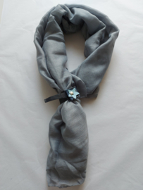 EMBRACED  IJsblauwe sjaal met sjaalbinder 'Stars and jeans'