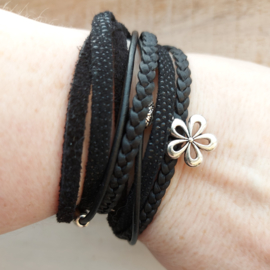 Zwarte wikkelarmband "Flowerpower"