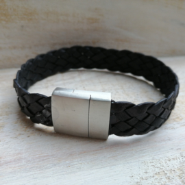 Zwart leren armband met mat RVS slot 'Jens'