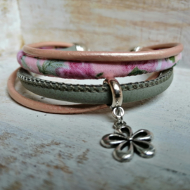 Zalmroze en groene armband "Flowerzzz"