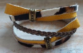 Currygele en donkerbruine armband met bronzen details 'Willemijn'