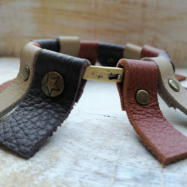 Leren armband in bruin tinten en bronzen details