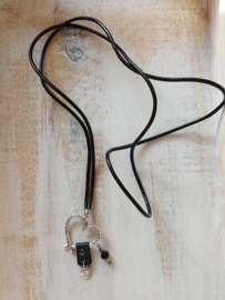 Zwarte ketting 'Love is a beautiful thing'