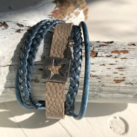 Taupe/blauwe leren armband met schuifkraal "ster"