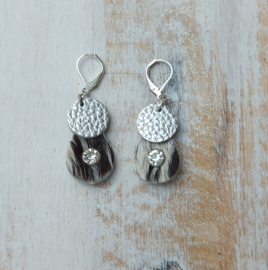 Oorbellen vachteer met zilver leer details