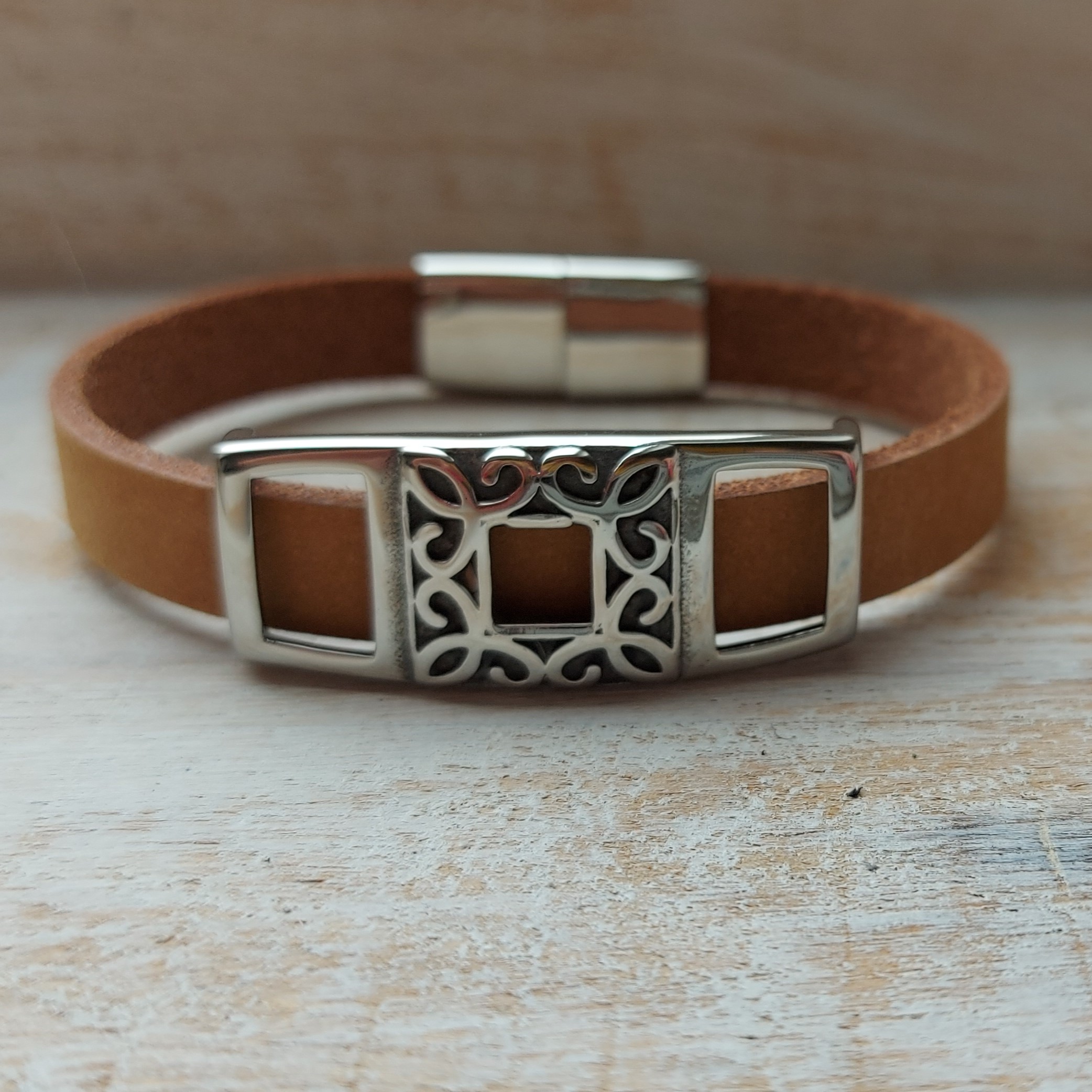 Licht bruine armband met fantasy-schuiver 'Suzy'