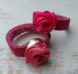 Pink Ribbon ring van fuchsia roze leer | 2023