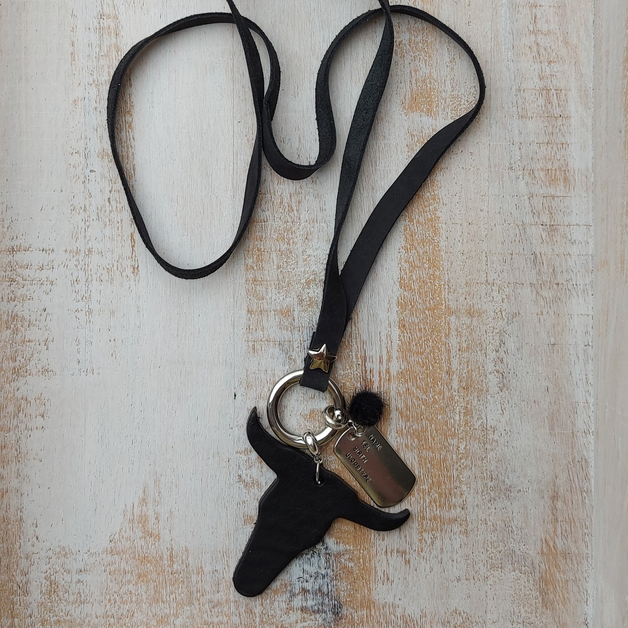 Lang keycord No. 17 zwart nubuckleer "Bull"