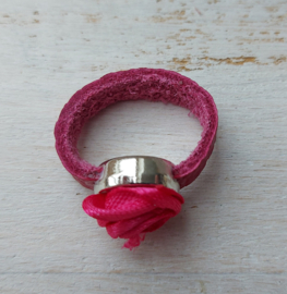 Pink Ribbon ring van fuchsia roze leer | 2023