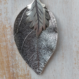 Lange ketting zwart "Leafs"