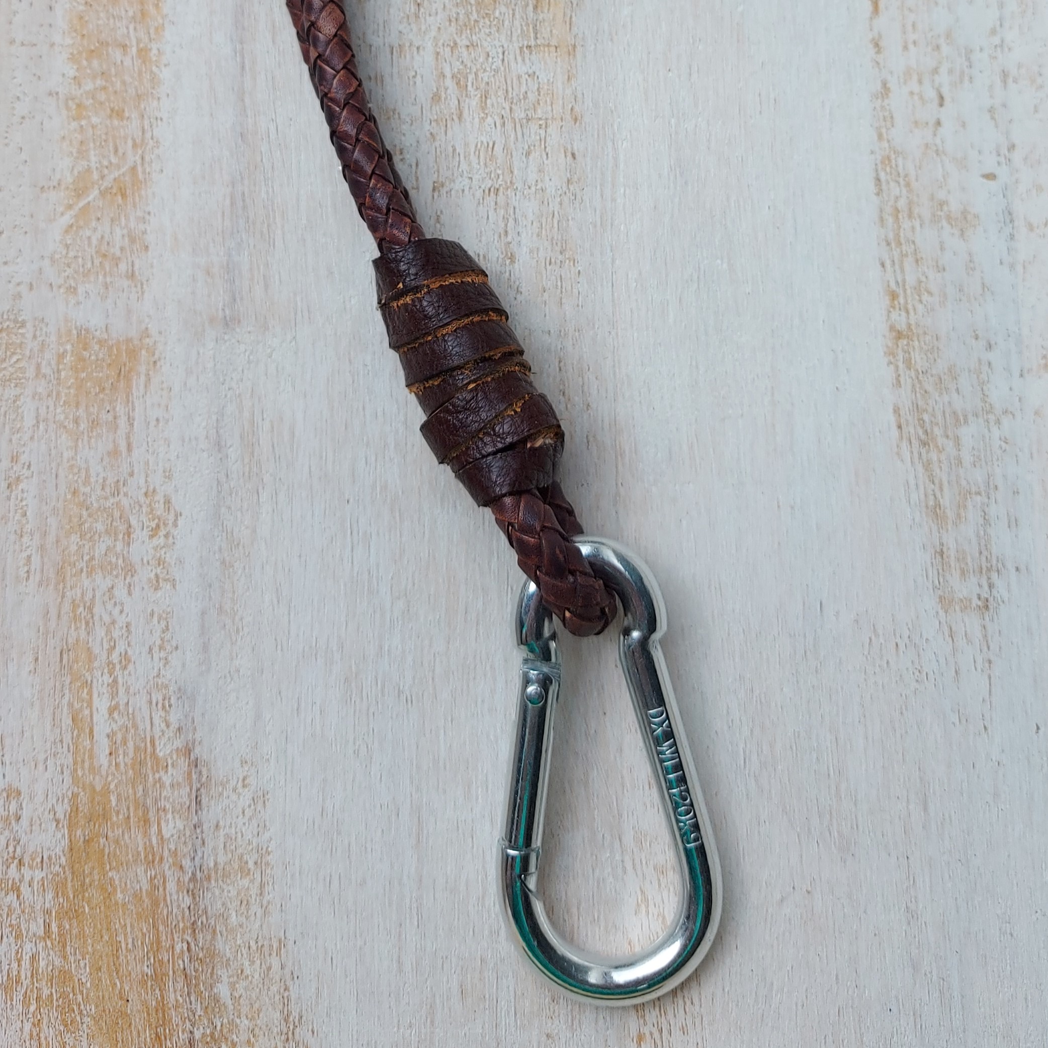 Lang keycord No. 24 - middenbruin met karabijnhaak
