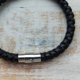 Zwart leren armband rond 'Onno'