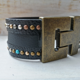 Brede armband met studs en bronskleurig slot