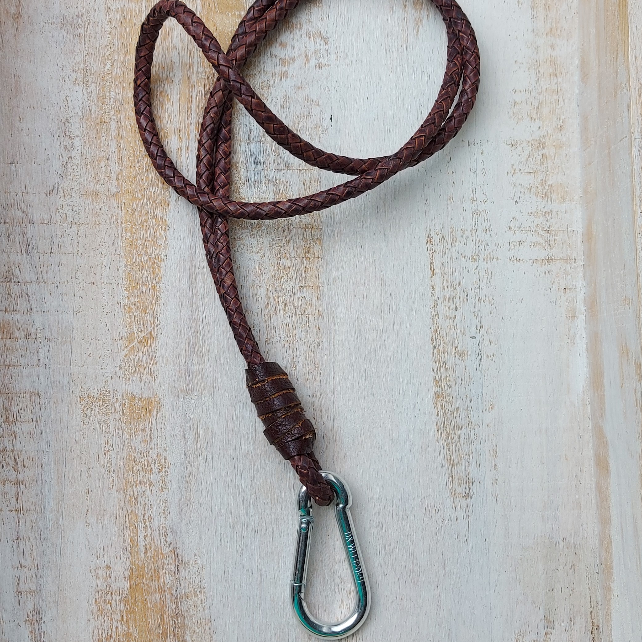 Lang keycord No. 24 - middenbruin met karabijnhaak