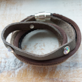 Taupekleurige wikkelarmband 'Misty'