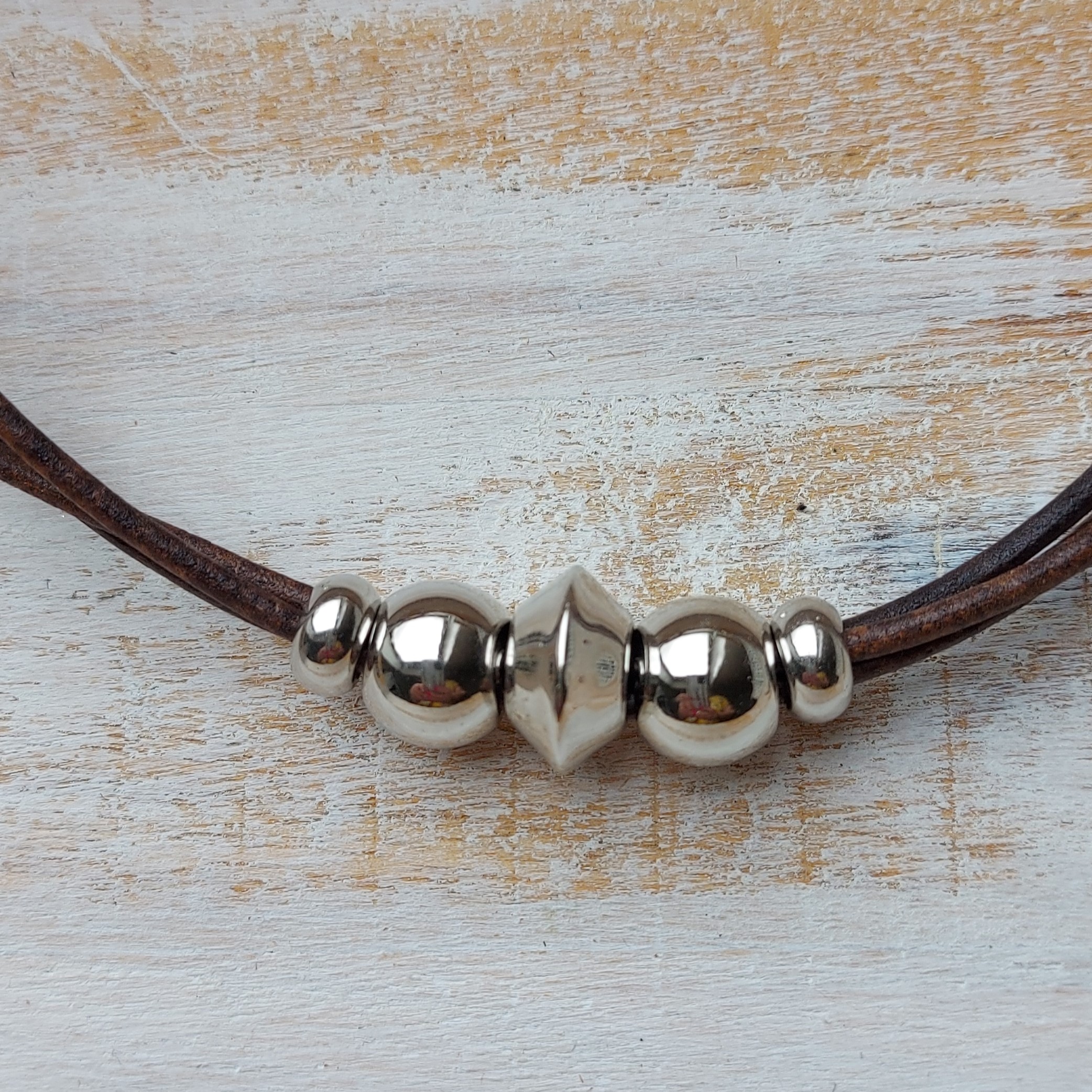 Korte ketting (choker) bruin 'Lidia'