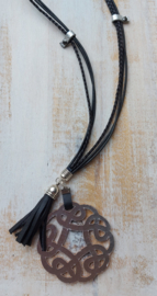 Lange ketting zwart-zilver met leren hanger "Ashley"
