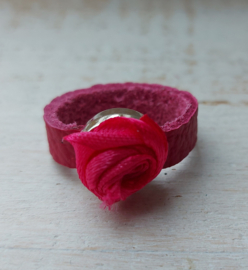 Pink Ribbon ring van fuchsia roze leer | 2023