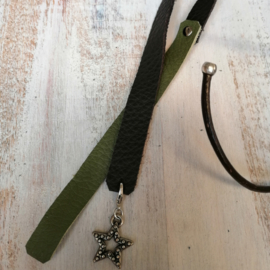 Lange ketting uit samengesteld leer groen/bruin