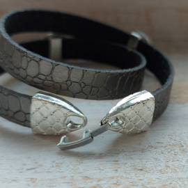Metallic grijze wikkelarmband 'Mira'