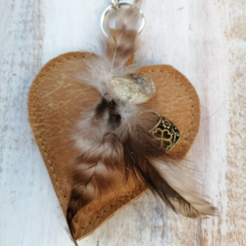 Lichtbruine tashanger "Heart of feathers"