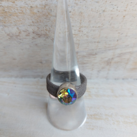 Zilvergrijze ring met kristal "Mystique"