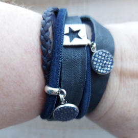 Donkerblauwe wikkelarmband "Elise"