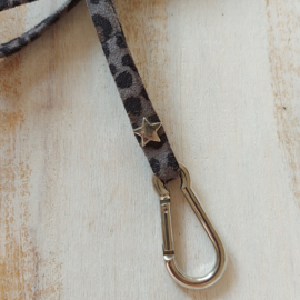 Lang grijs keycord met pantherprint "Jeany'