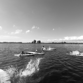 Groepsuitje, bedrijfsuitje of teamuitje op de sup