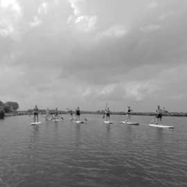 Groepsuitje, bedrijfsuitje of teamuitje op de sup