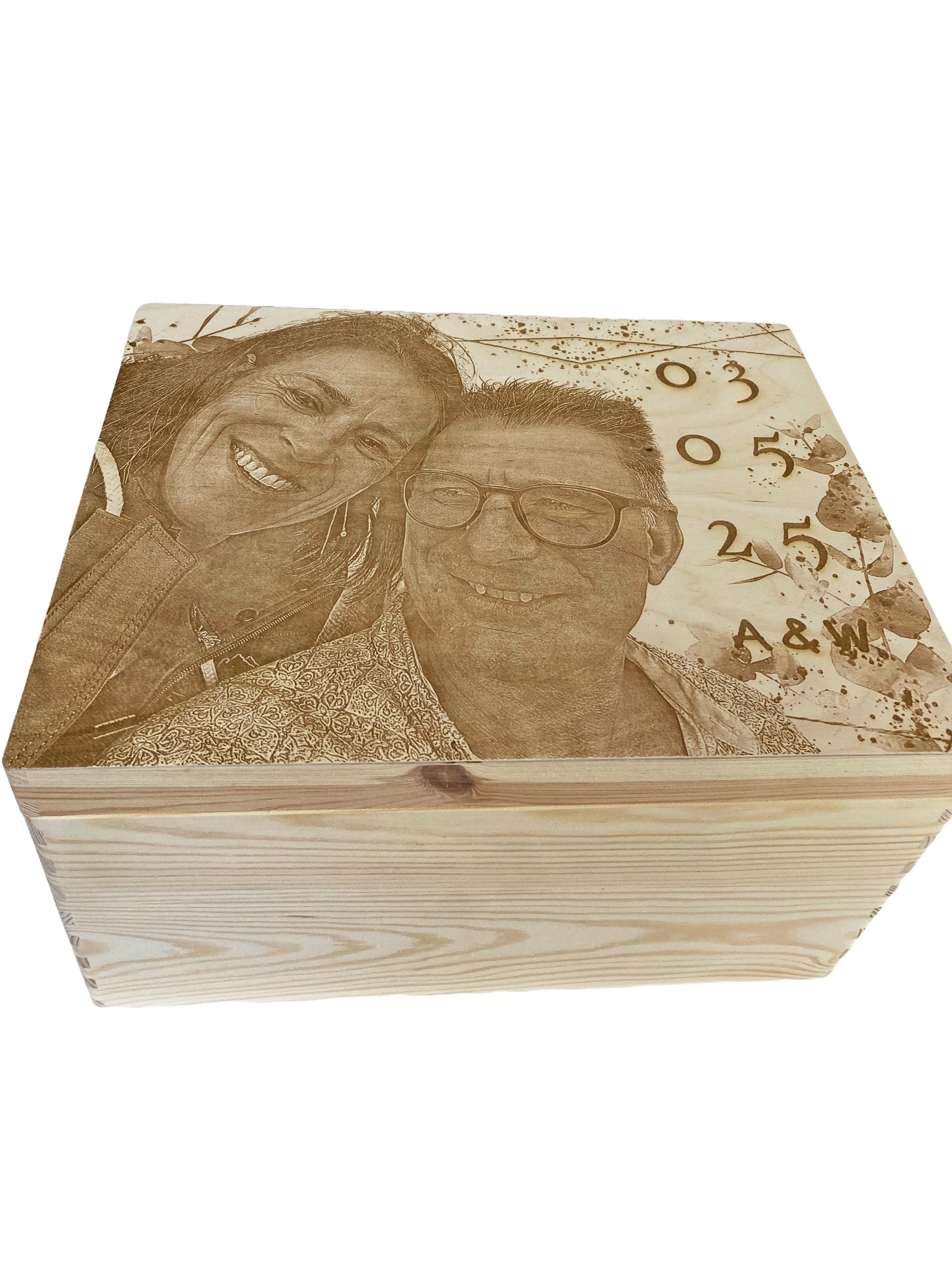 Houten kist 39,5 x 29,5 x 23 cm MET foto gravure