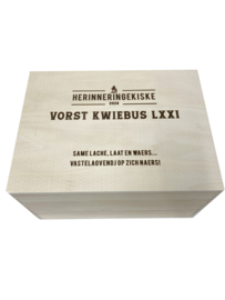 Houten kist 39,5 x 29,5 x 23 cm MET gravure Prins carnaval