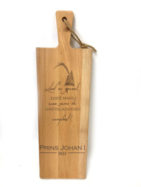 Grote beuken broodplank met gravure prins(es)/boerebruiloft  carnaval