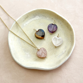 Ketting met edelsteen hart